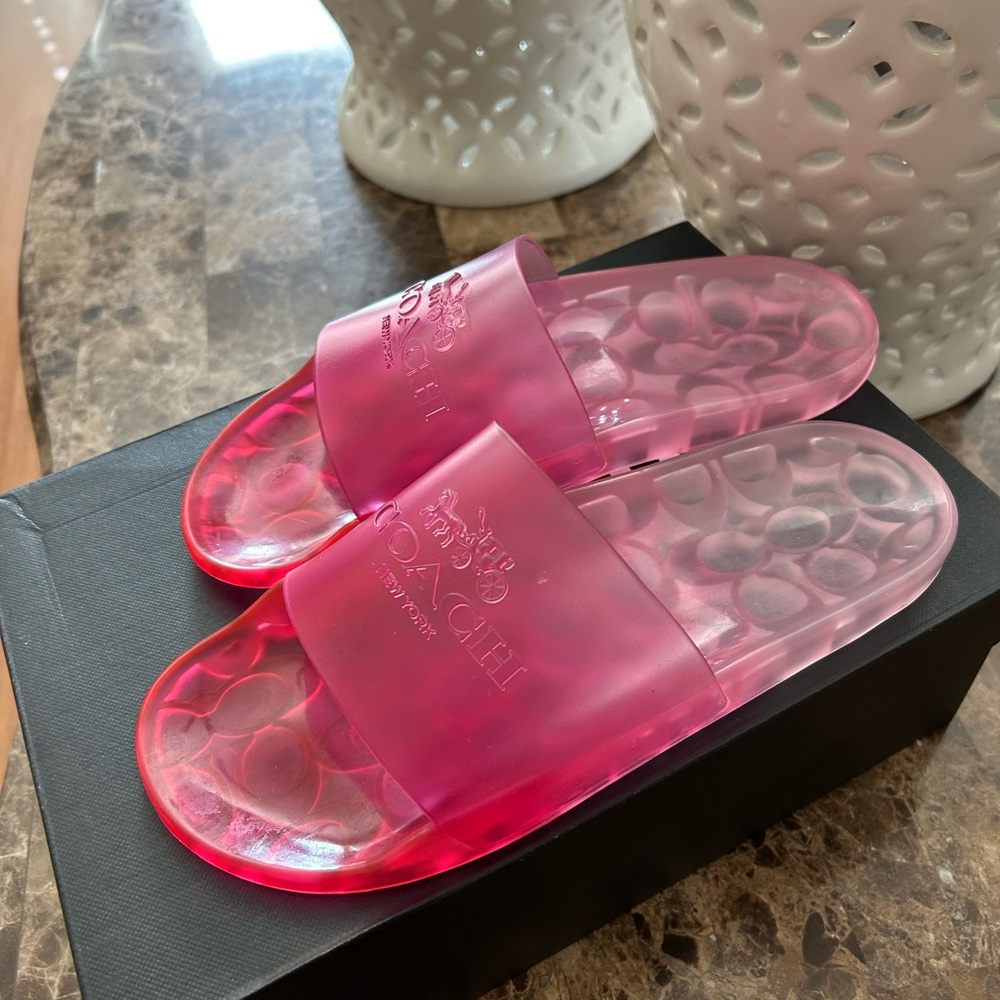 Beautiful Authentic size 8 Coach Sides